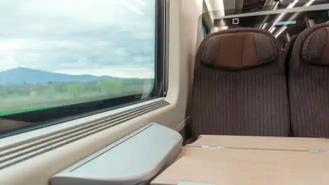 女子高铁座位被占换回后遭3人殴打警方回应