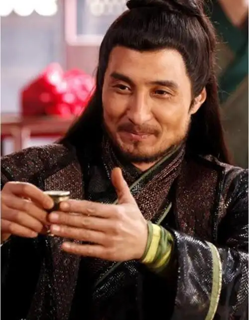 倚天屠龙记》中扮演光明右使范遥,黄晓明版《神雕侠侣》中扮演陆展元