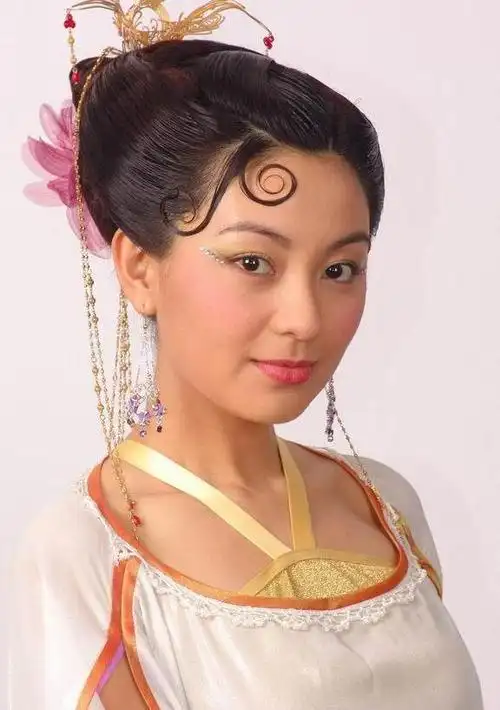 文媚儿(陈秀丽 饰)  配音:王静文