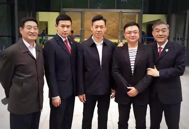 剧中不仅有实力演员陆毅,胡静,高亚麟等明星,更有张丰毅,吴刚,张凯丽