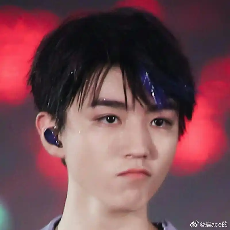 王俊凯成长对比向图噘嘴凯凯可爱来袭