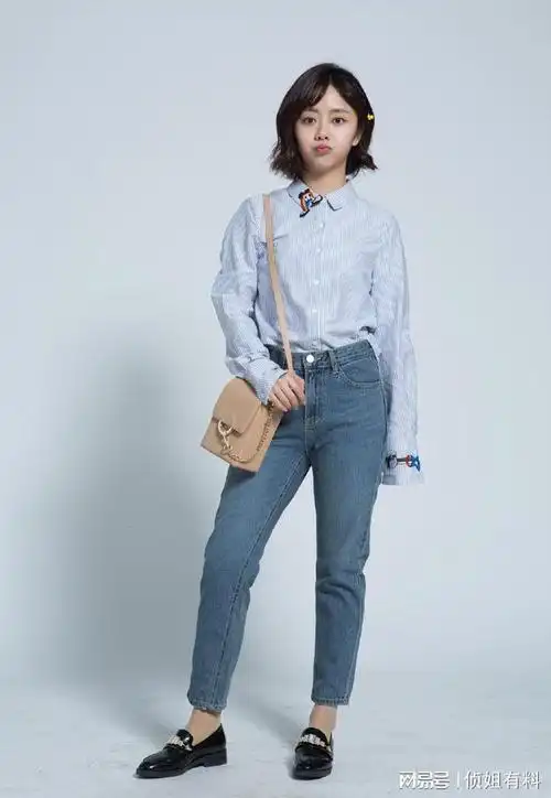 小美女谭松韵牛仔裤打扮棚拍定妆原素材超清原图什么水平