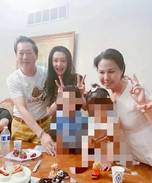 郑爽|31岁郑爽晒儿女合影,2岁小女儿已长大,郑爽面部浮肿疑发胖