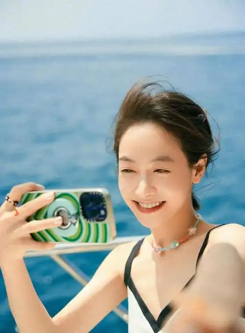 宋茜泳装性感照合集!网友:太欲了,三十多岁还能这么性感!