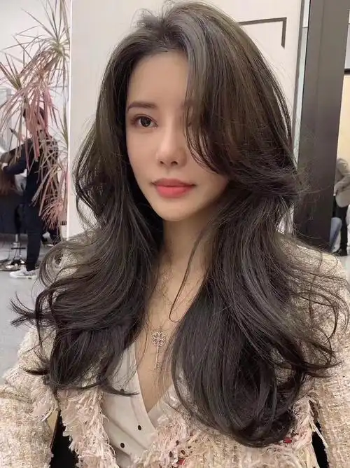 法式刘海长卷发,满满的少女感