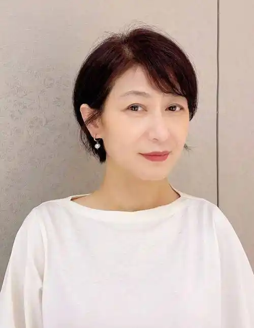 女人到了50岁发型决定气质,3款"大妈发型"要记得避开,太显老_短发