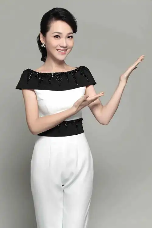 安徽卫视一姐周群自曝月工资三千,一个敢喊郭德纲"死胖子"的人|李彬|