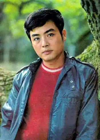 这些七八十年代男演员照片,不看名字你能认出多少?