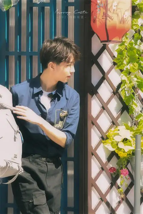 王俊凯×20180608《中餐厅2》科尔马录制×cr:logo