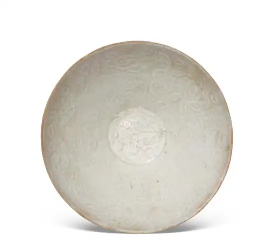 宋代定窑白釉印花碗