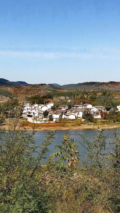 湖光山色罗小村