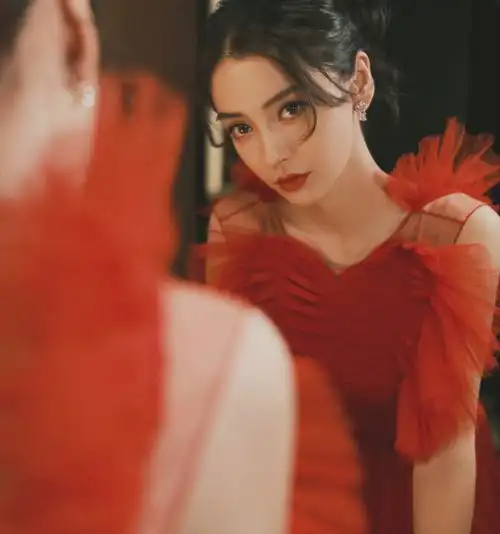 angelababy红心礼服裙