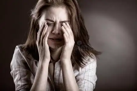 哭泣的女人照片