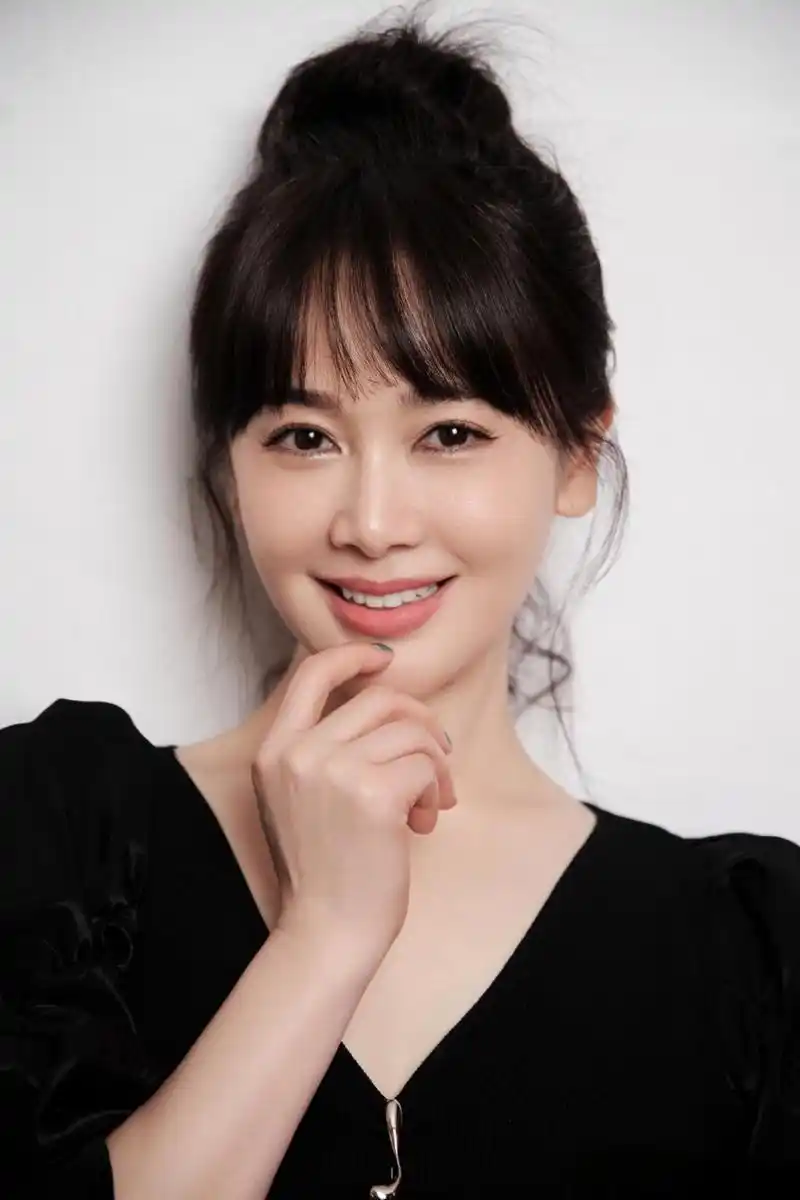 左小青岁月不败美人,气质优雅状态依旧能打!