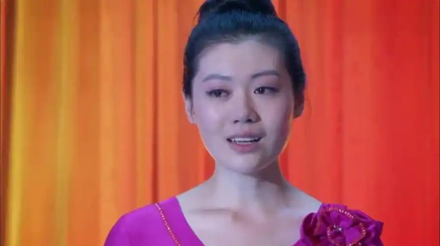 袖珍妈妈:养女登台表演,寻找失踪袖珍妈妈,一声妈瞬间感动全场