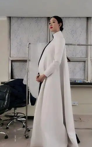 张梓琳上春晚一件衣服80斤,6月孕肚大如箩,气质如女王