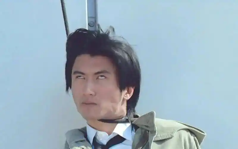 《新警察故事》为《警察故事》系列的第五部作品,但剧情内容却跟前作