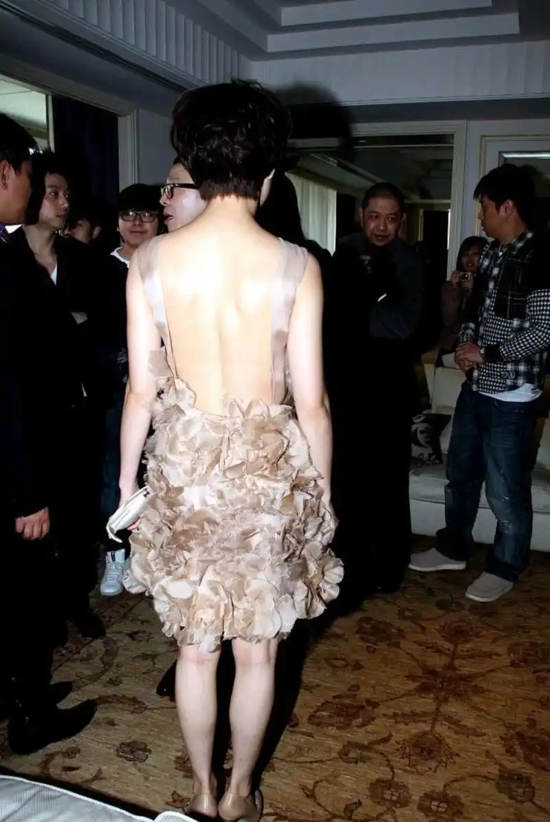 孙俪露背装造型 ,身材火辣让人羡慕.