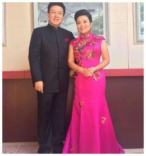 身高一米五四却被称为旗袍女神上春晚23次婚姻状况成谜