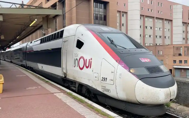 法国国家铁路tgv-d inoui动力集中双层高速动车组重联编组5382 84次