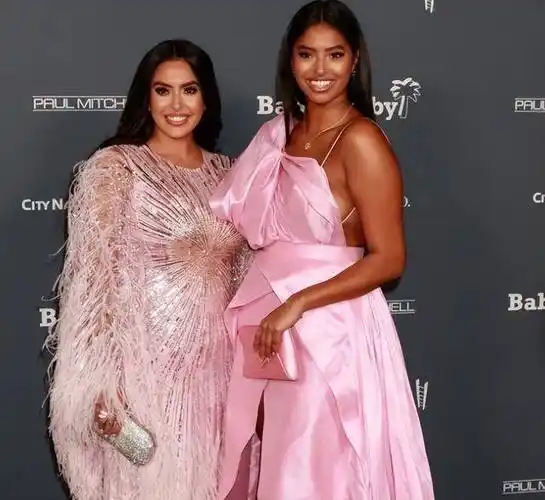 原创科比大女儿晒泳装照身材颜值不输瓦妮莎男友长相帅气家境殷实