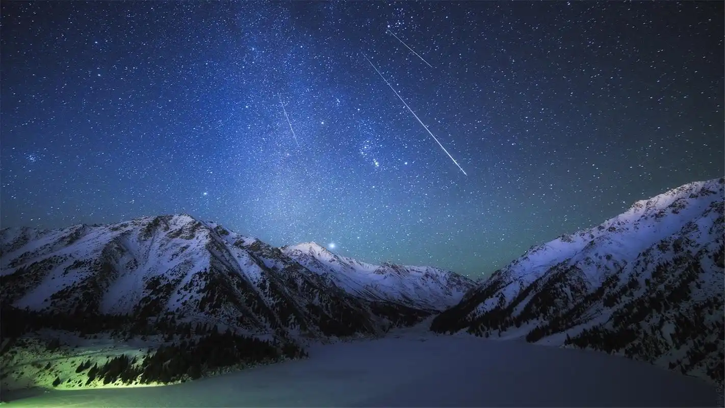 冬季夜晚星空高清桌面壁纸