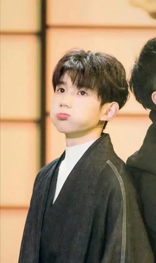 王源超话#王源2022时和岁暖#王源源@tfboys-王源嘟嘴合集众所周知男孩