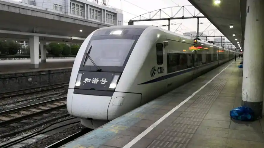 crh1a广州站出站