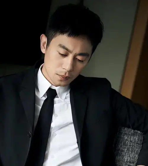 回顾朱亚文抛弃相恋七年的富家女迎娶陈思诚前女友至今零绯闻