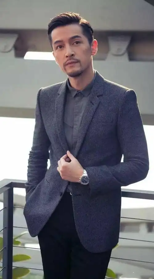 胡歌胡子造型出镜被赞像印度男神阿米尔汗颜好气质佳眼神有戏