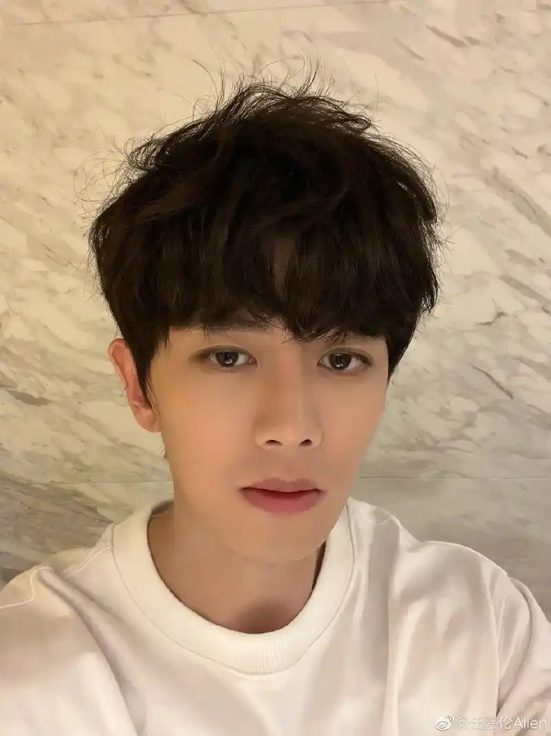 超哥式直男镜像自拍～#任嘉伦 #宝藏男孩 #向全世界安利 # - 抖音