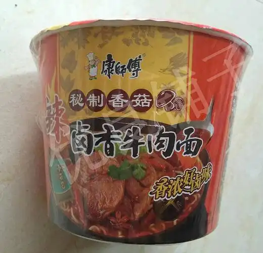 康师傅秘制香菇卤香牛肉面一箱十二桶