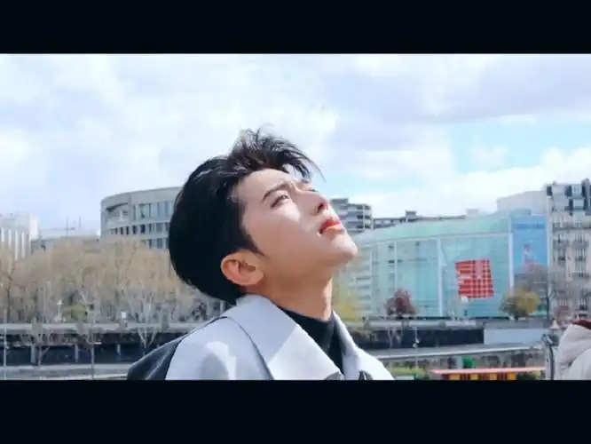常看常新  所有角度都好完美  连光都眷顾 我的宝宝    #蔡徐坤