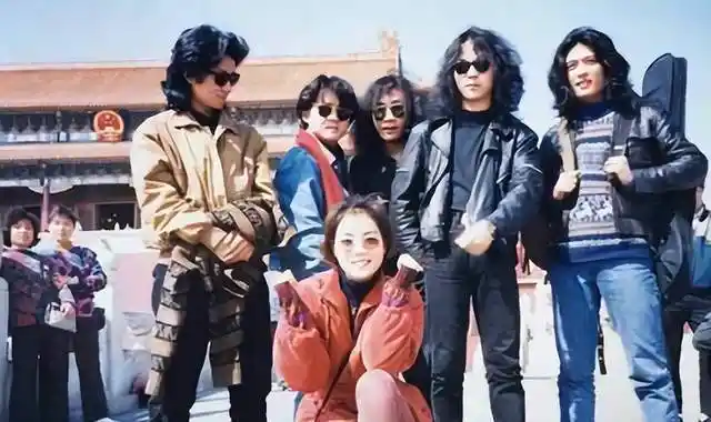 黑豹乐队包揽词曲创作,和初恋女友姜昕的感情稳定(年轻时的窦仙儿确实