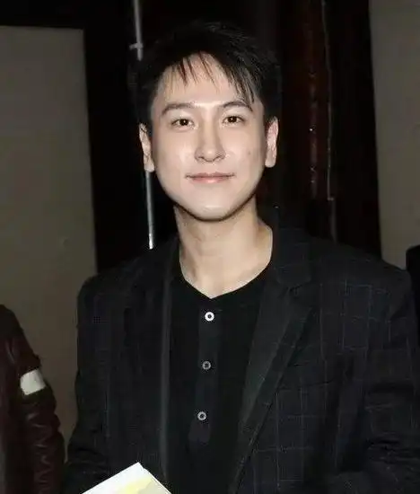 尤其是汤臣集团旗下的汤臣一品,更是将客户直接定位为亿万富翁,这在