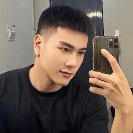 三款好看到爆的男生寸头发型2021年06月22日一些"寸头"发型则是比较好