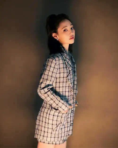 白百何终于留长发了,搭配一身7万7的香奈儿,美的让人忘了时间!