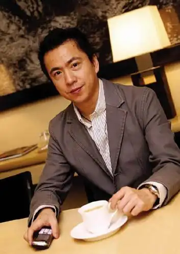 华谊兄弟否认传言正在与黄晓明和李冰冰商谈续约