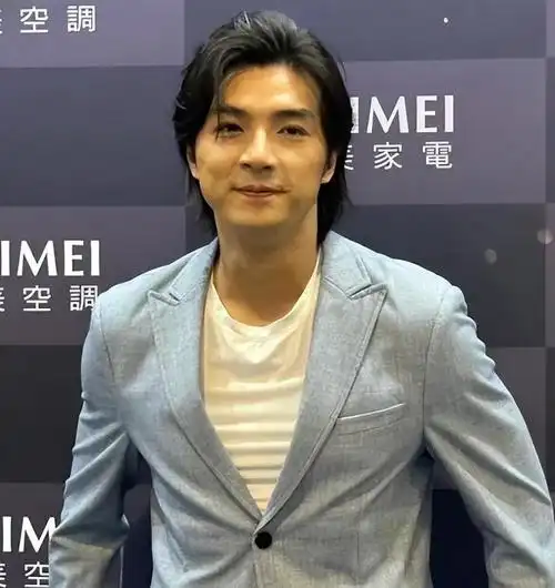 台湾最帅男演员贺军翔:遭控涉嫌性骚扰,住所被警方搜查!