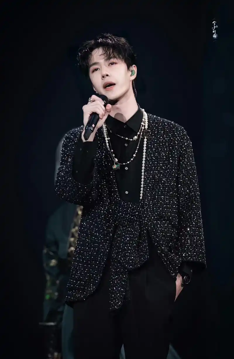 王一博# 王一博确认出席星光大赏,每一次活动都有神图出来,王一博