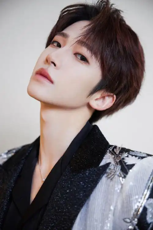 刘宇立体流光刺绣西装