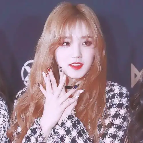 宋雨琦 _ 女爱豆头像0803[图片专辑] _ 图片网