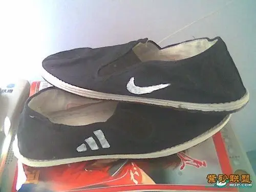 耐克布鞋.jpg