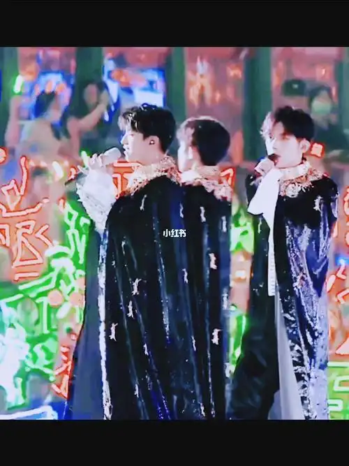 你的偶像穿上高定的时候,我的男孩已经一声不吭的穿上了非遗#tfboys