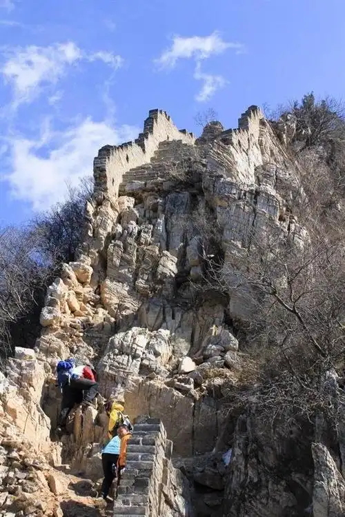 北京箭扣长城,三男两女夜晚露营长城:被管理员劝退
