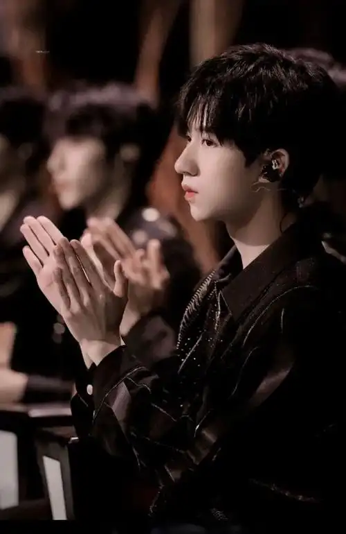 贺峻霖-甜甜明星神图收藏馆-话本小说网