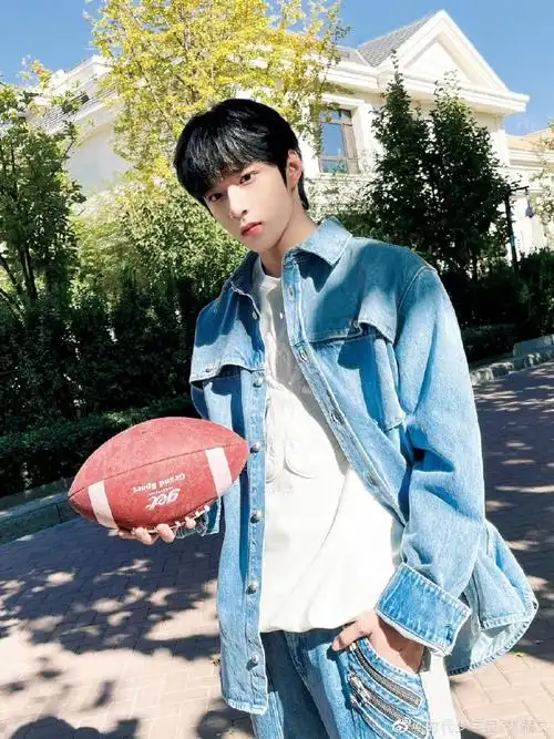 刘耀文0923生日快乐#是耀眼十足的全能少年,也有着超越年龄的成熟与