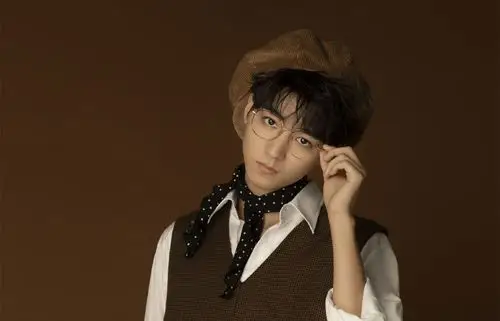 文艺帅气王俊凯壁纸_超帅气的王俊凯