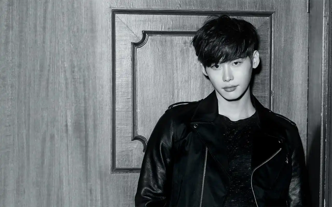 韩国小鲜肉国民暖男李钟硕帅气时尚写真桌面壁纸(2)高清大图预览1920x