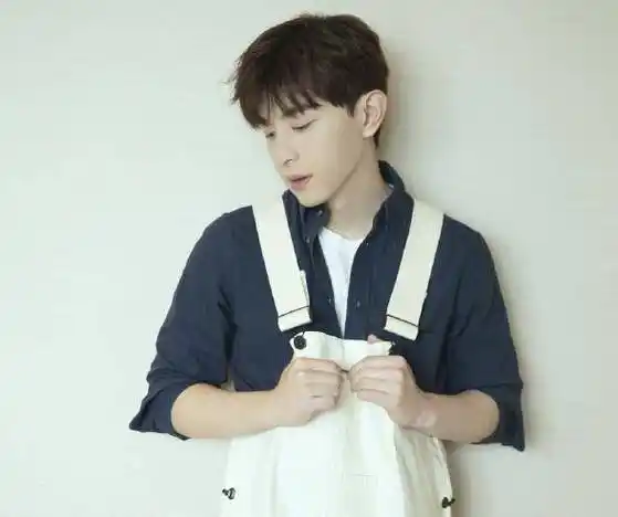 不过是猜测而已,最终的结果就是两个人分手了,而且之后金晨也与董又霖